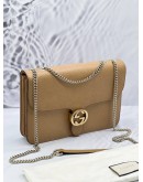 GUCCI INTERLOCKING GG CAMELIA LIGHT GOLD CHAIN SLING BAG IN BEIGE CALFSKIN LEATHER