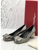 SALVATORE FERRAGAMO BLACK/ SILVER VARA BOW PUMPS SIZE 7 -FULL SET- 