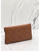 LOUIS VUITTON AMELIA WALLET IN CARAMEL BROWN MONOGRAM MAHINA LEATHER 