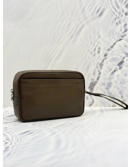 LOUIS VUITTON KALUGA CLUTCH IN DARK BROWN TAIGA LEATHER