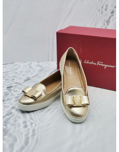 SALVATORE FERRAGAMO METALLIC GOLD LEATHER NOVELLO BOW SLIP ON FLATS SIZE 5