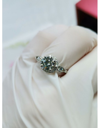 DIAMOND ROUND BRILLEANT RING