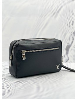 (LIKE NEW) YEAR 2019 LOUIS VUITTON BLACK TAIGA LEATHER KASAI CLUTCH 