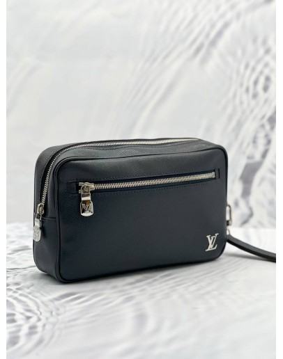 (LIKE NEW) YEAR 2019 LOUIS VUITTON BLACK TAIGA LEATHER KASAI CLUTCH 