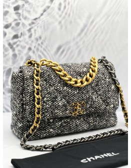 (LIKE NEW) MICROCHIP CHANEL 19 TWEED QUILTED CC LOGO FLAP CROSSBODY BAG WITH 3 TONE HARDWARE