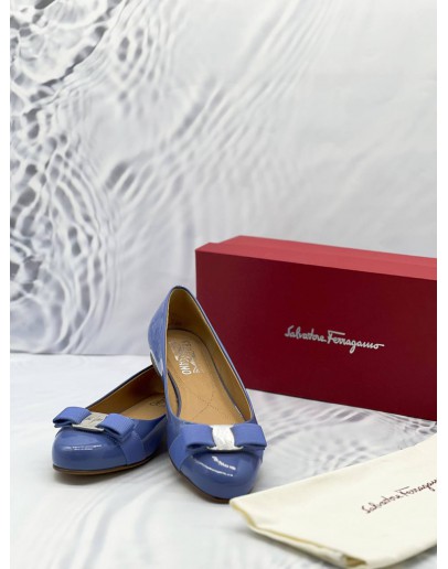 SALVATORE FERRAGAMO LIGHT BLUE VARA BOW PUMPS SIZE 8 1/2