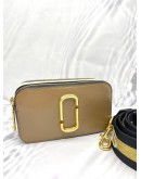 MARC JACOBS BROWN / WHITE LEATHER SMALL CAMERA CROSSBODY BAG WITH DOUBLE ZIPPED