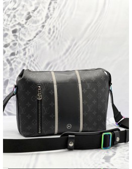 (LIKE NEW) LOUIS VUITTON ECLIPSE APOLLO MESSENGER BAG
