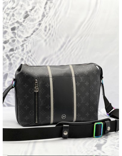 (LIKE NEW) LOUIS VUITTON ECLIPSE APOLLO MESSENGER BAG