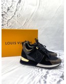 (LIKE NEW) LOUIS VUITTON RUNAWAY SNEAKERS -FULL SET-