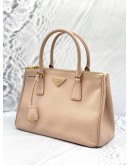 PRADA MEDIUM GALLERIA IN BEIGE SAFFIANO LUX LEATHER WITH STRAP