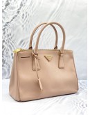 PRADA MEDIUM GALLERIA IN BEIGE SAFFIANO LUX LEATHER WITH STRAP