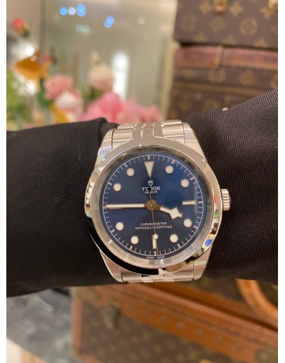 (BRAND NEW) 2025 TUDOR BLACK BAY REF 79680 BLUE DIAL 41MM AUTOMATIC WATCH -FULL SET-