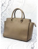 (LIKE NEW) MICHAEL KORS SUTTON SAFFIANO LEATHER IN LIGHT BROWN GOLD HARDWARE WITH LONG STRAP 