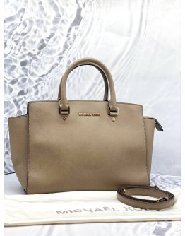 (LIKE NEW) MICHAEL KORS SUTTON SAFFIANO LEATHER IN LIGHT BROWN GOLD HARDWARE WITH LONG STRAP 