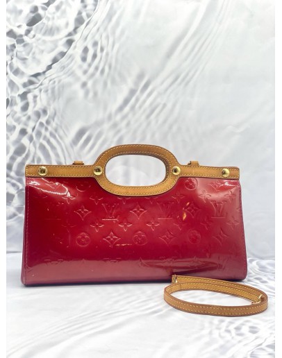 (LIKE NEW) LOUIS VUITTON ROXBURY DRIVE HANDBAG IN RED MONOGRAM VERNIS LEATHER WITH STRAP