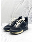 (LIKE NEW) LOUIS VUITTON RUNAWAY SNEAKERS 