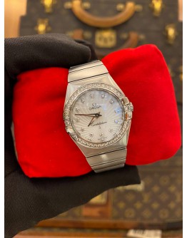 (LIKE NEW) 2020 OMEGA CONSTELLATION REF 123.15.27.60.55.002 WHITE DIAMOND MOTHER OF PEARL DIAL DIAMOND BEZEL 27MM QUARTZ WATCH -FULL SET-