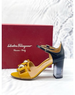 (LIKE NEW) SALVATORE FERRAGAMO BOW ACCENTS PATENT LEATHER SANDALS SIZE 6 1/2