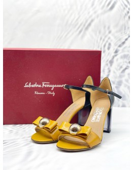 (LIKE NEW) SALVATORE FERRAGAMO BOW ACCENTS PATENT LEATHER SANDALS SIZE 6 1/2