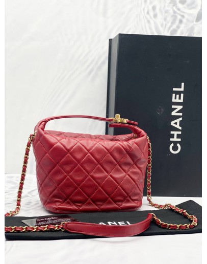 (LIKE NEW) CHANEL LAMBSKIN QUILTED SMALL HOBO RED -FULL SET-