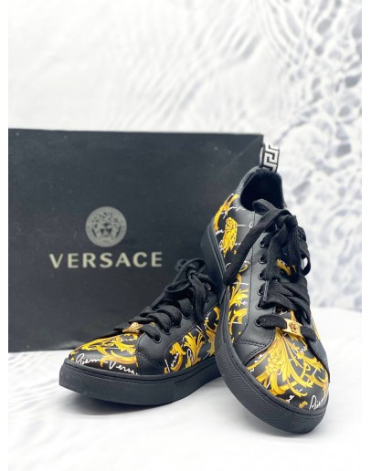 (LIKE NEW) VERSACE LOW TOP VITELLO ST.BAROCCO SIGNATURE PRINTED LEATHER SNEAKER SIZE 42 -FULL SET-