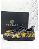 (LIKE NEW) VERSACE LOW TOP VITELLO ST.BAROCCO SIGNATURE PRINTED LEATHER SNEAKER SIZE 42 -FULL SET-