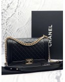 (LIKE NEW) CHANEL BOY NEW MEDIUM FLAP SHOULDER AND CROSSBODY BAG IN BLACK QUILTED LAMBSKIN LEATHER YEAR 2016 -FULL SET-