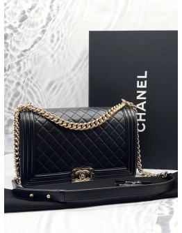(LIKE NEW) CHANEL BOY NEW MEDIUM FLAP SHOULDER AND CROSSBODY BAG IN BLACK QUILTED LAMBSKIN LEATHER YEAR 2016 -FULL SET-