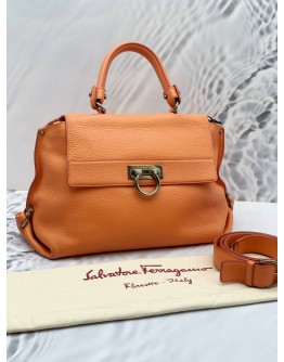 SALVATORE FERRAGAMO PEBBLED LEATHER TOP HANDLE BAG WITH STRAP