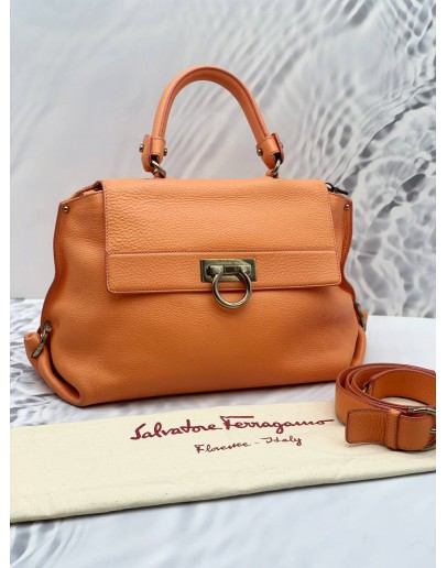 SALVATORE FERRAGAMO PEBBLED LEATHER TOP HANDLE BAG WITH STRAP